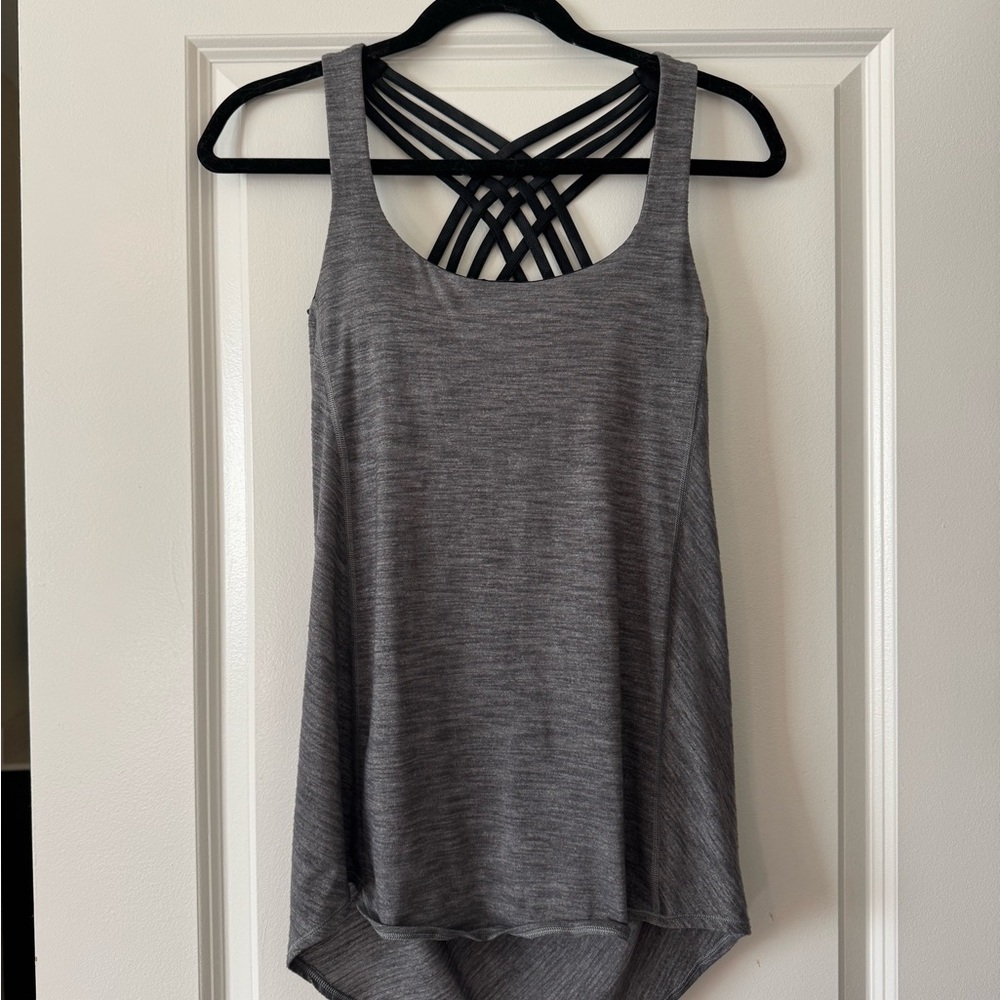 Lululemon free to be wild tank size 6 gray with attached black bra